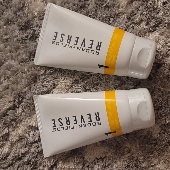 Rodan + Fields Reverse Exfoliating Wash - Picture 1 of 3